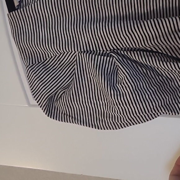 Stripped Tee with puff sleeves - Picture 2 of 2